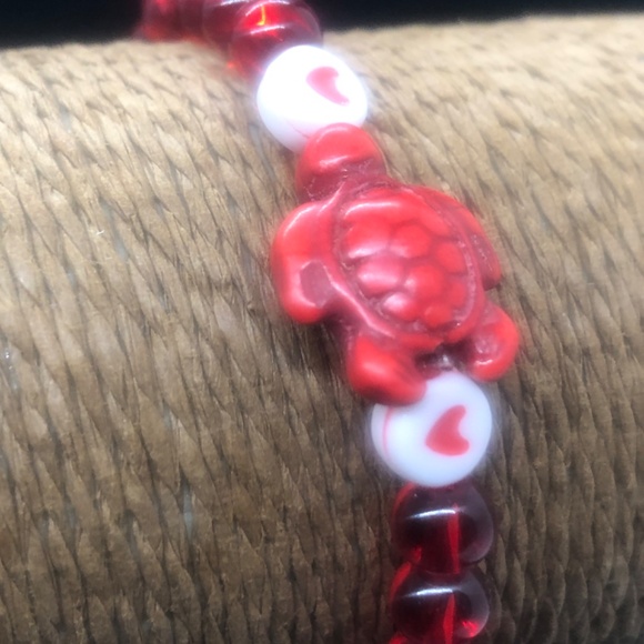 Turtle Red Heart Beaded Stretch Bracelet - Picture 10 of 13
